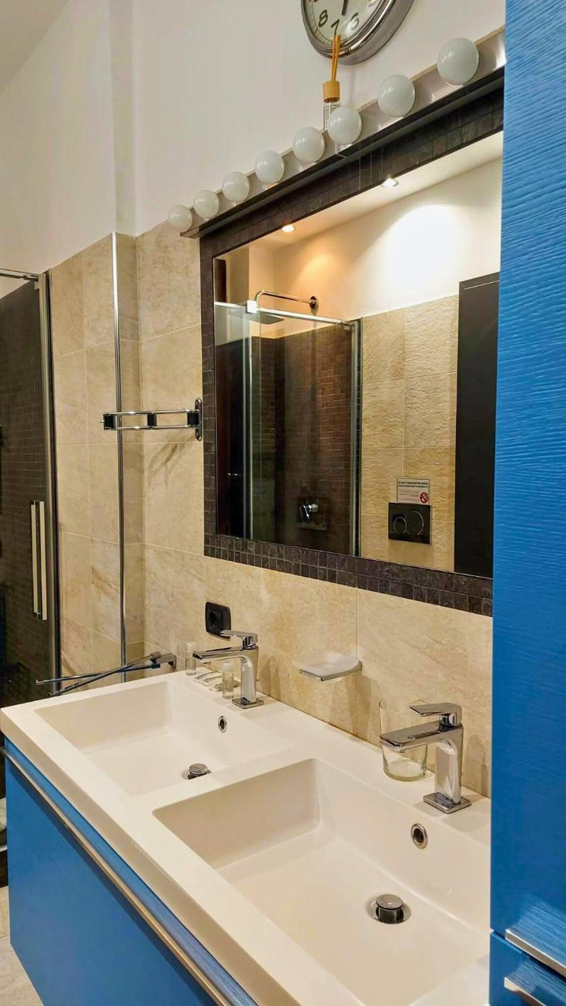 Vfh Stylish Boutique Apartment-City Center Milano Exteriör bild